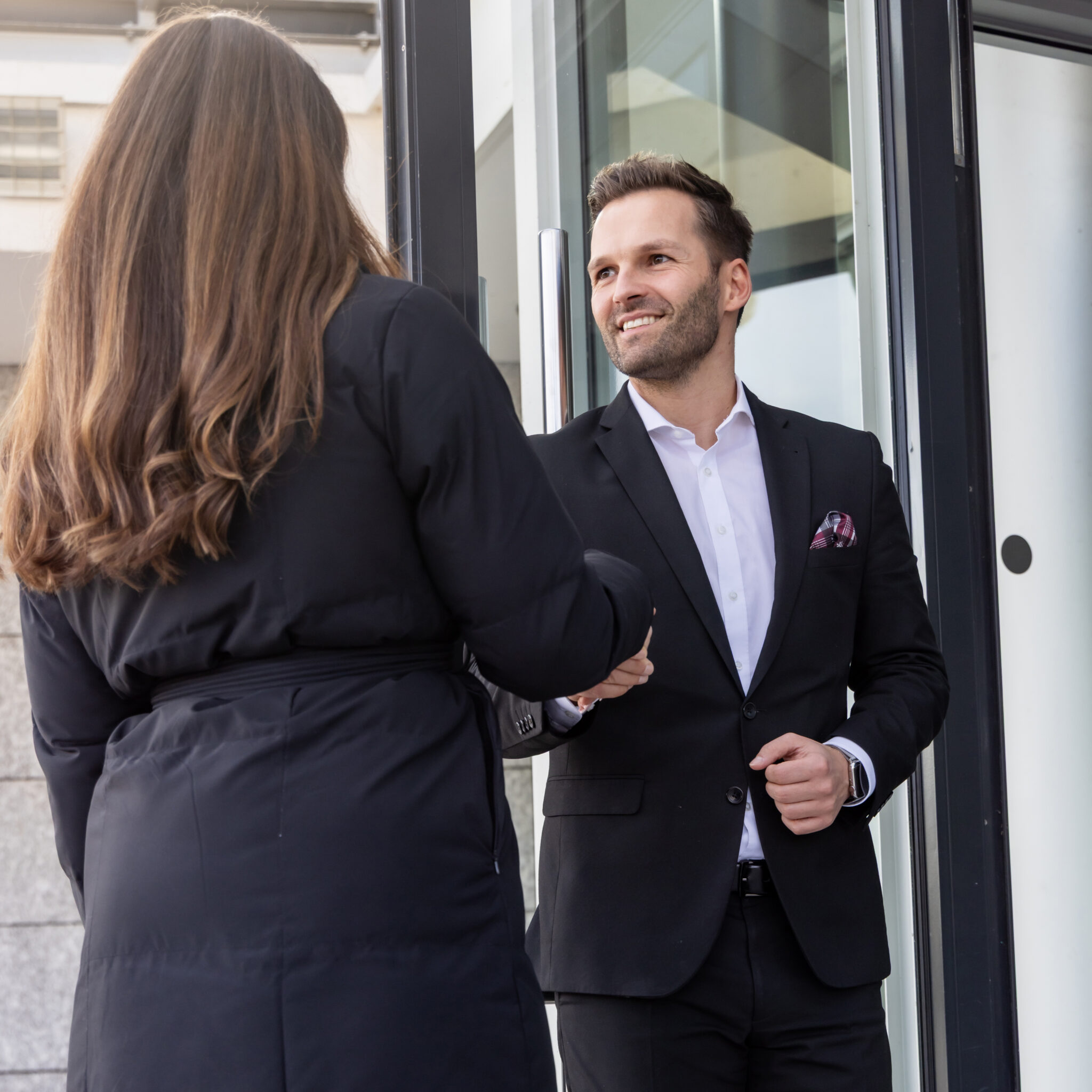 Geschäftlicher Empfang an der Tür – Businessfotografie Philipp Ziebart