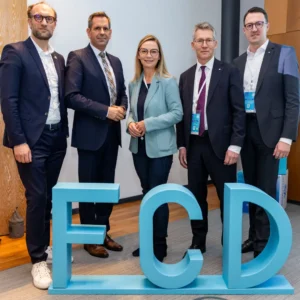 Gruppenfoto beim FutureCongress Digital in Wolfsburg – u. a. Olaf Lies, Cindy Lutz, Jens Hofschrör, Dr. Kasten
