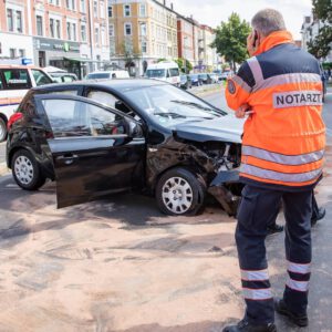 Unfall Braunschweig – Rettungssanitäter vor Ort, Pressefoto für Braunschweiger Zeitung