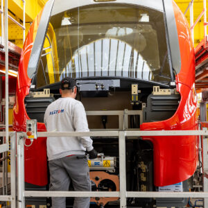 Endmontage eines Zug Waggon in der Produktionshalle