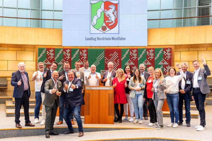 Besuchergruppe der MIT Niedersachsen bei einem politischen Termin im Landtag NRW.