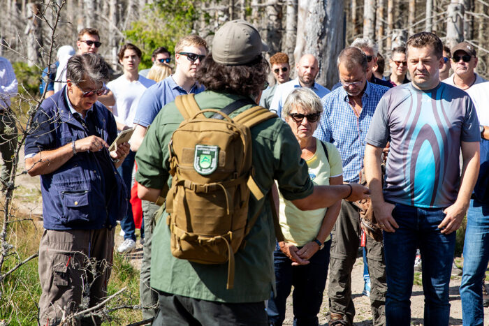 Sven Schulze im Gespräch bei Wanderung im Harz