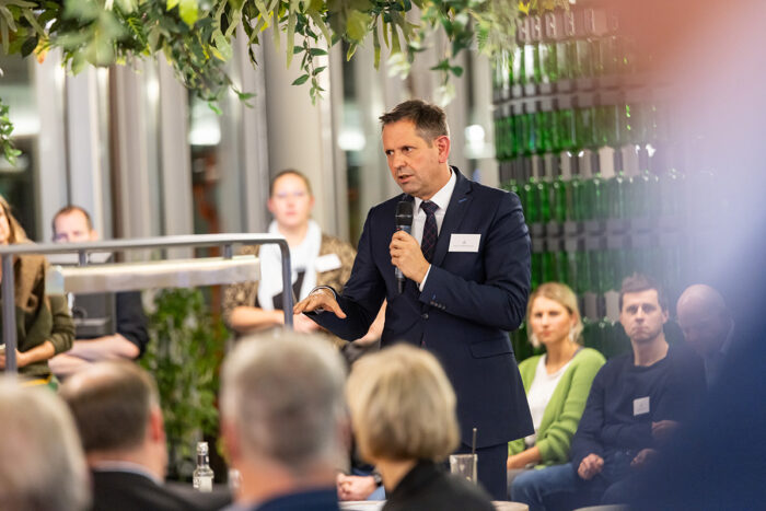 Olaf Lies beim Wirtschaftsempfang bei Jägermeister in Wolfenbüttel.